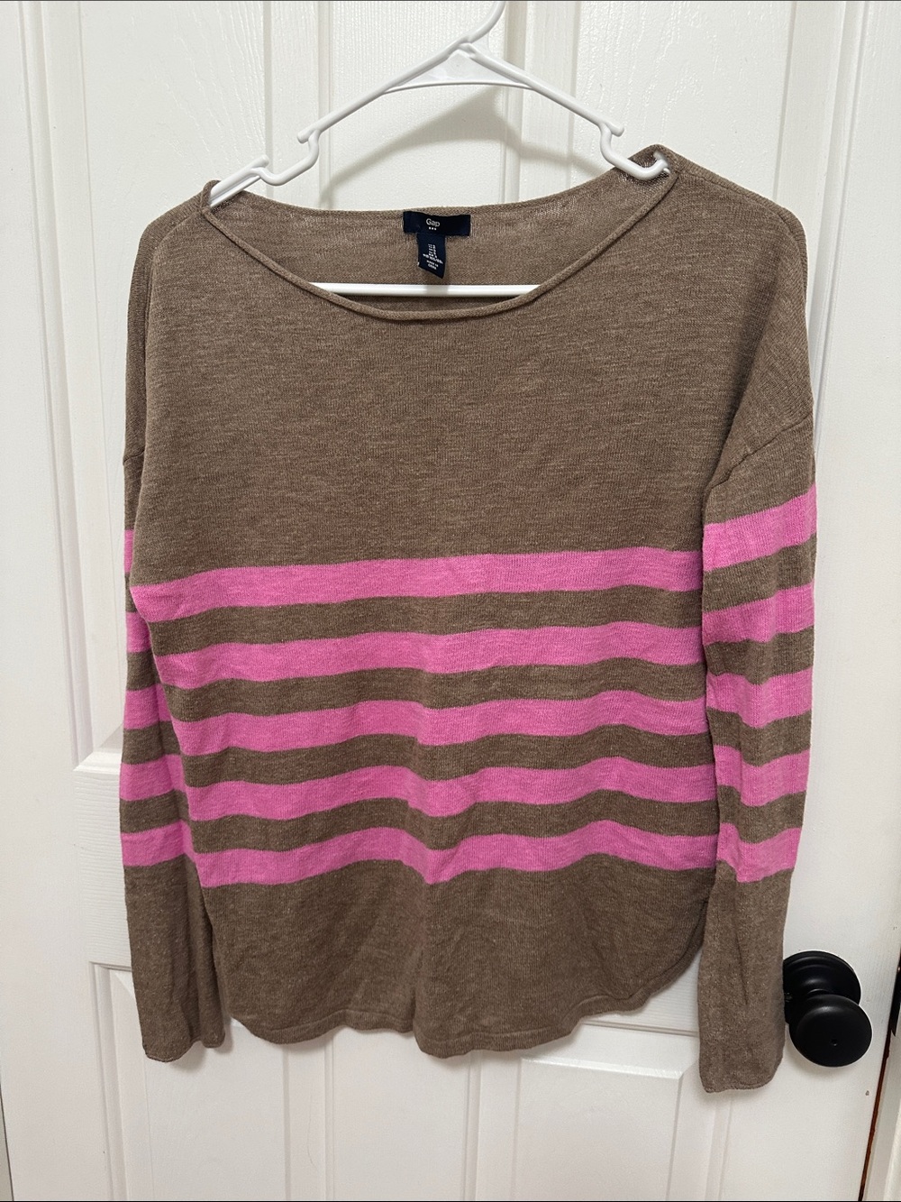 0151‎ GAP Brown and Pink Striped Crew Neck Sweater size small